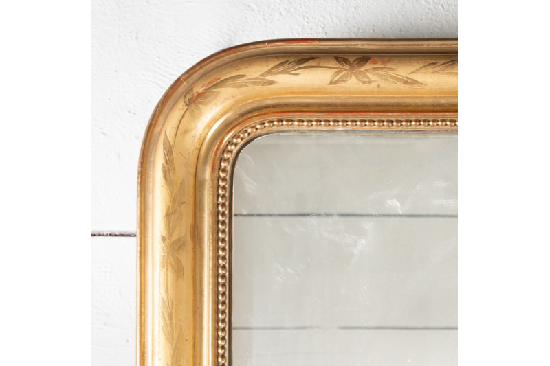 Miroir de cheminée en bois doré et gravé H. 127 cm - L. 90 cm