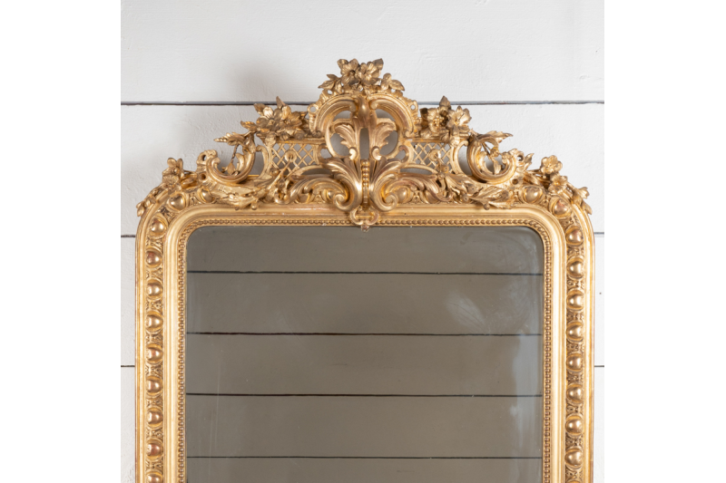 Très beau miroir en bois doré et sculpté de style Régence H. 155 cm - L. 111 cm