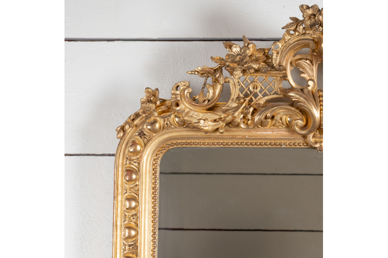 Très beau miroir en bois doré et sculpté de style Régence H. 155 cm - L. 111 cm