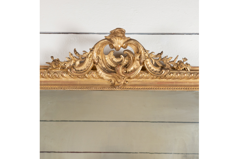 Très grand miroir sculpté avec petit fronton de style Régence H. 171 cm - L. 110 cm