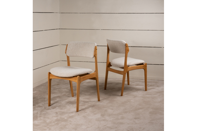 Bel ensemble de 4 chaises scandinaves en chêne clair 1960