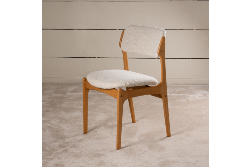 Bel ensemble de 4 chaises scandinaves en chêne clair 1960