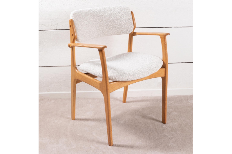 Paire de Fauteuils scandinaves en chêne clair 1960